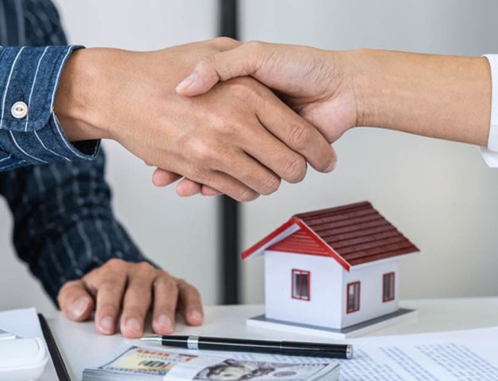 تنظيم العلاقة بين المطور والمشتري: أهم البنود القانونية