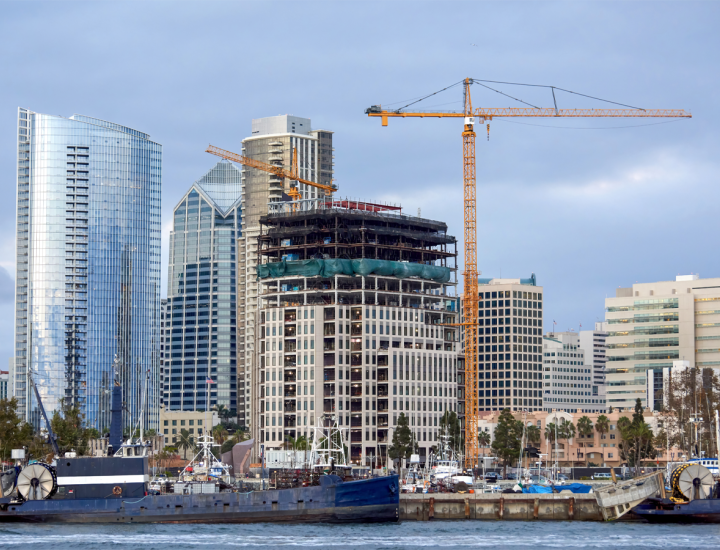 ما هو موقف القانون في حال تأخر المطور العقاري في تسليم العقار؟