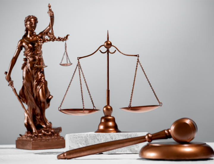 التشريعات القانونية لحماية المبلغين عن الفساد: بين العدالة والانتقام