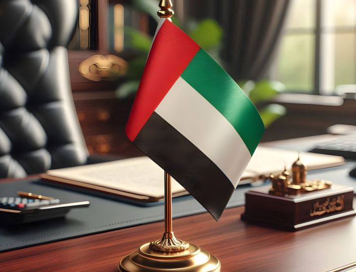 كيف توازن الإمارات بين تطبيق القانون واحترام التقاليد؟