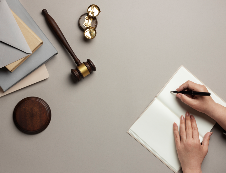 إفشاء أسرار العمل: العقوبات والمسؤوليات القانونية